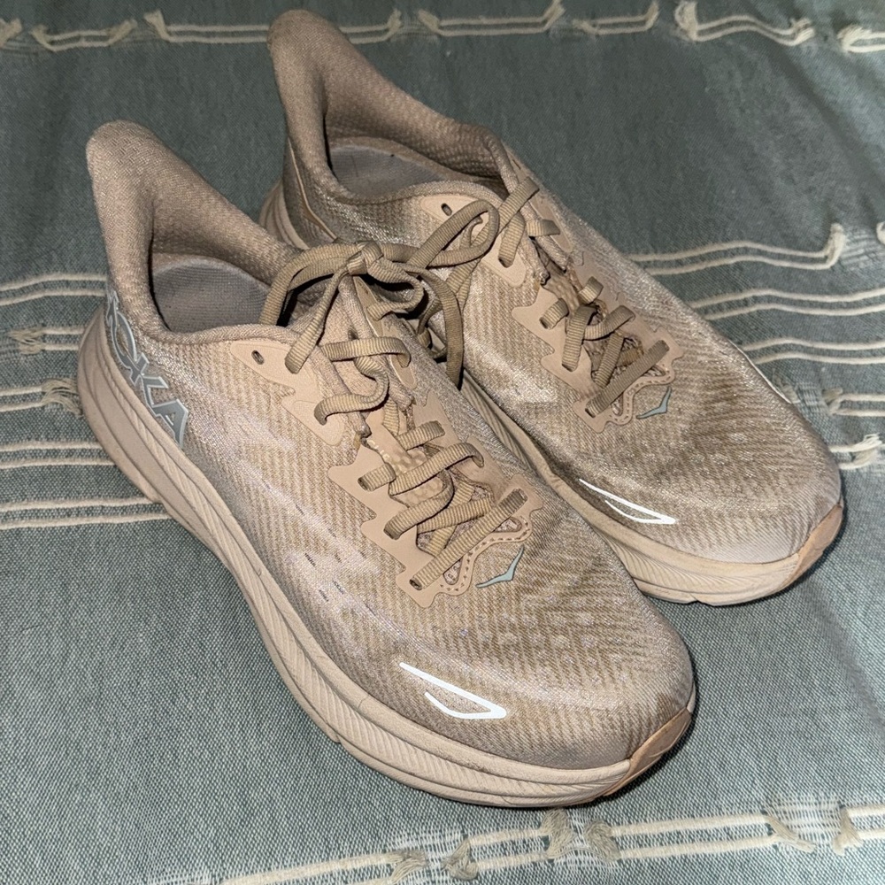 Hoka Women's Tan Clifton 9